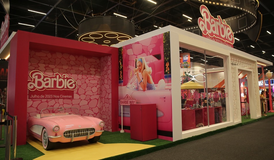 Warner Bros. Pictures leva aos visitantes da CCXP todo o glamour e magia do mundo Barbie