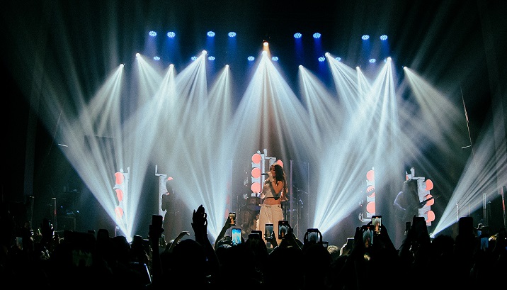 Carol Biazin estreia REVERSA TOUR em São Paulo com show lotado