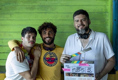 Diretor de PACARRETE, Allan Deberton roda novo filme em Canoa Quebrada